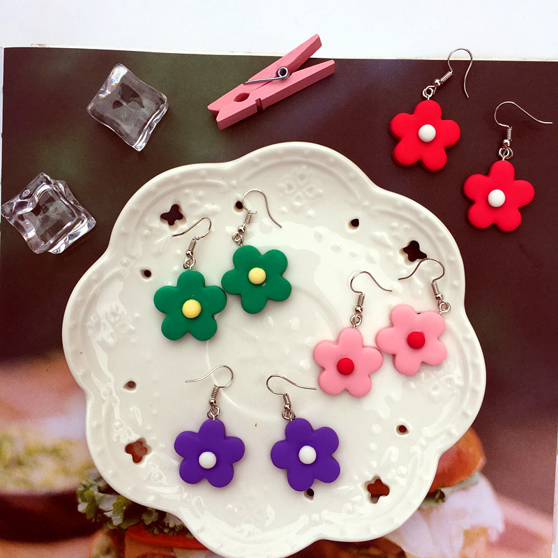 Simple Hit Color Small Flower Resin Earrings display picture 2