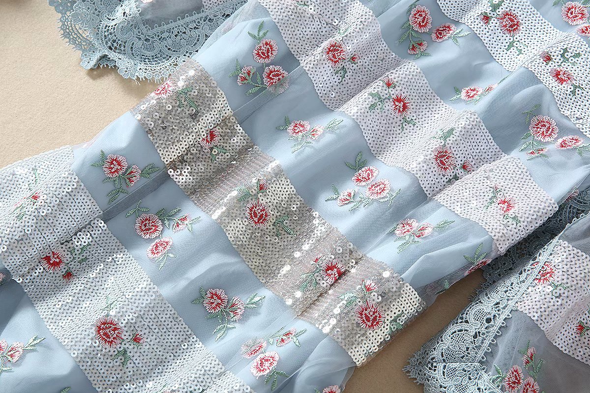 1219-05 珠片绣小花连衣裙码数SMLXL颜色蓝色杏粉色