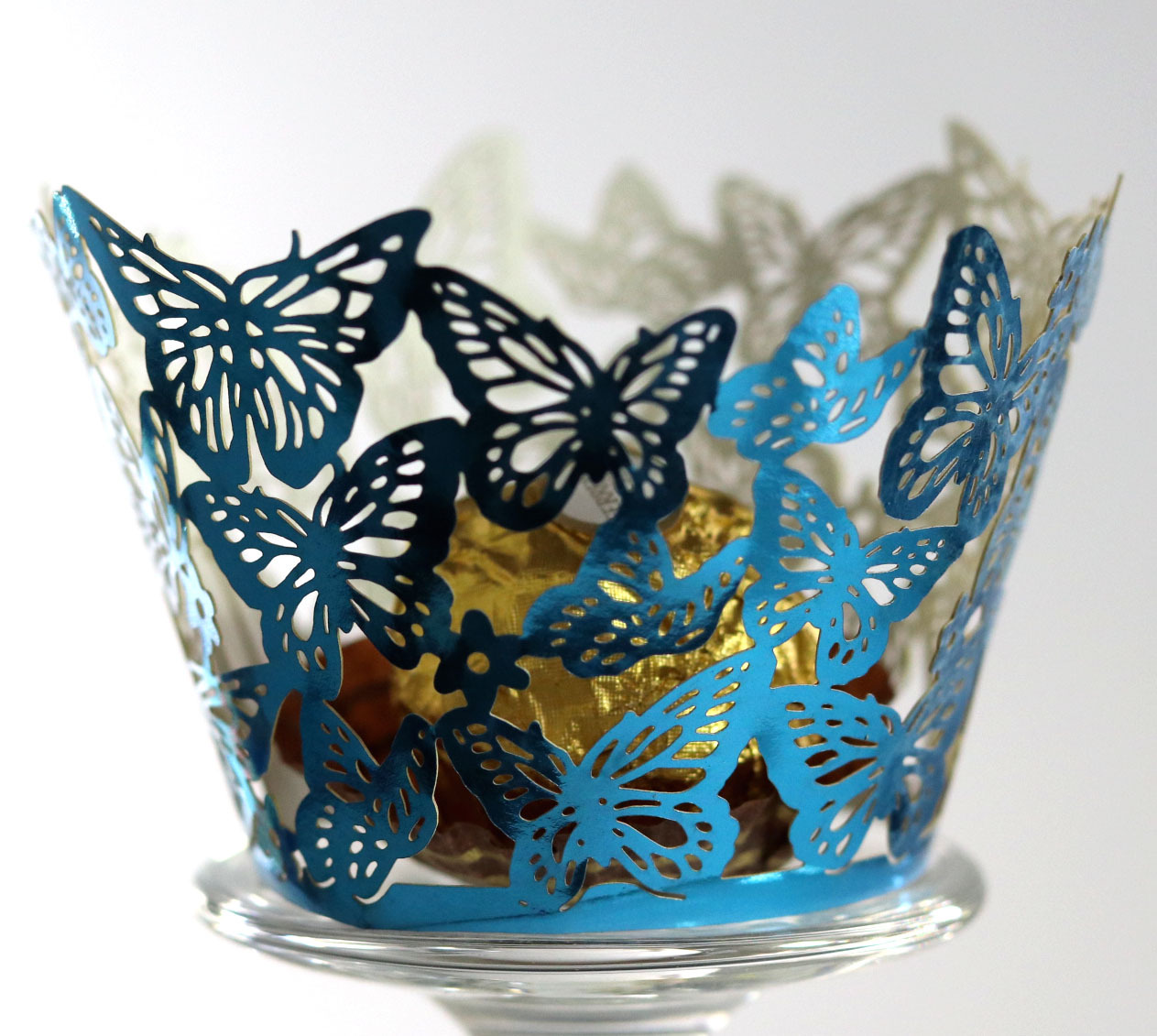 Amazon láser hueco mariposa taza de papel reflectante de oro pastel borde taza pastel hornear encaje en stock