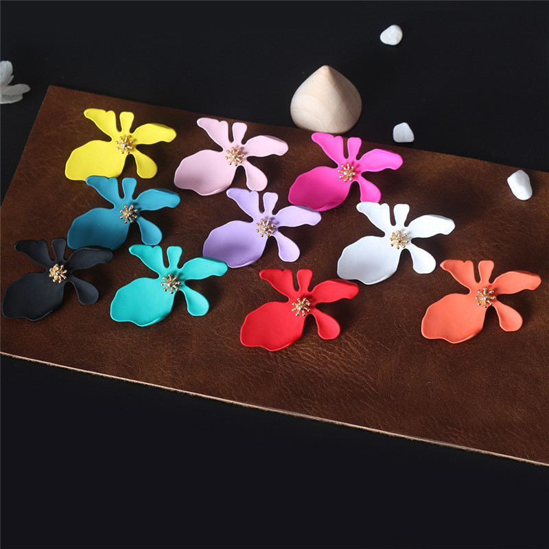 Daily Occasion Alloy Material 1 Pair Fashion Flower Alloy Stoving Varnish Women's Ear Studs