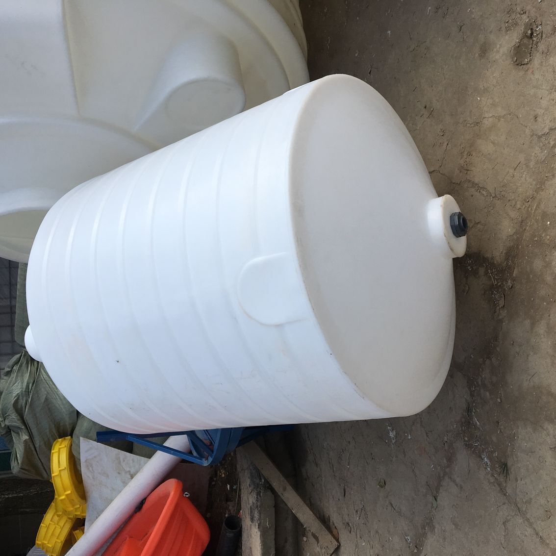 1.5吨pe锥底加药桶防腐防老化玻璃水搅拌桶