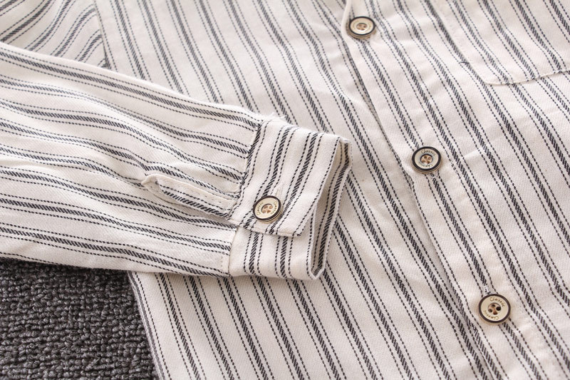 时尚竖条衬衫