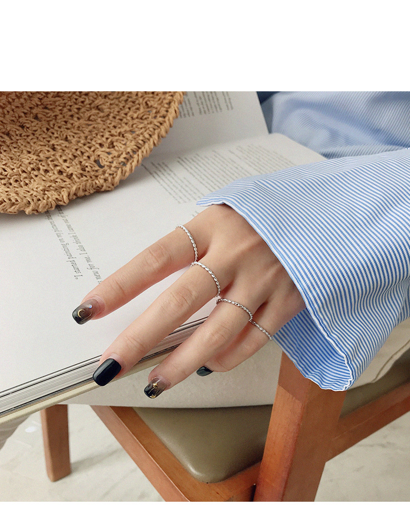 Koreanische Version Des S925 Sterling Silber Ring Ins Minimalisti Scher Zweist Rängiger Verdrehter Feiner Ring Persönlichkeit Wilder Silber Ring display picture 1