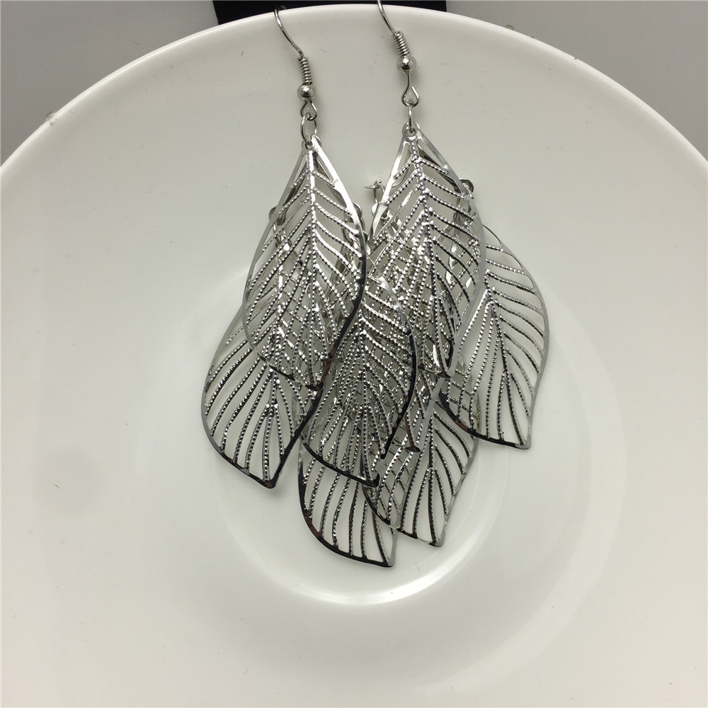 Metal Material Fashion Leaf Metal Plating Women's Earrings 1 Pair