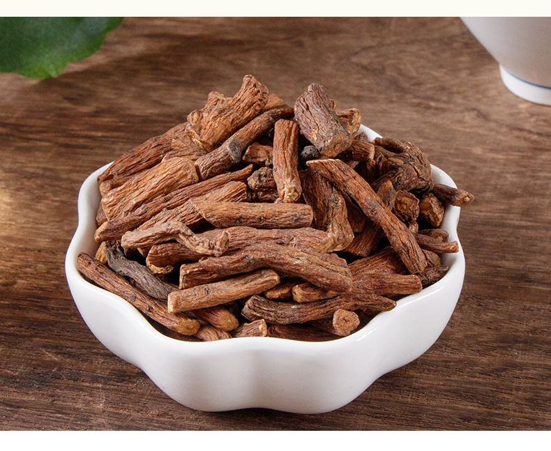 Dandelion Root Tea (Taraxacum officinale) — Dried Pú Gōng Yīng Root Slices, 350g Gift Jar in use