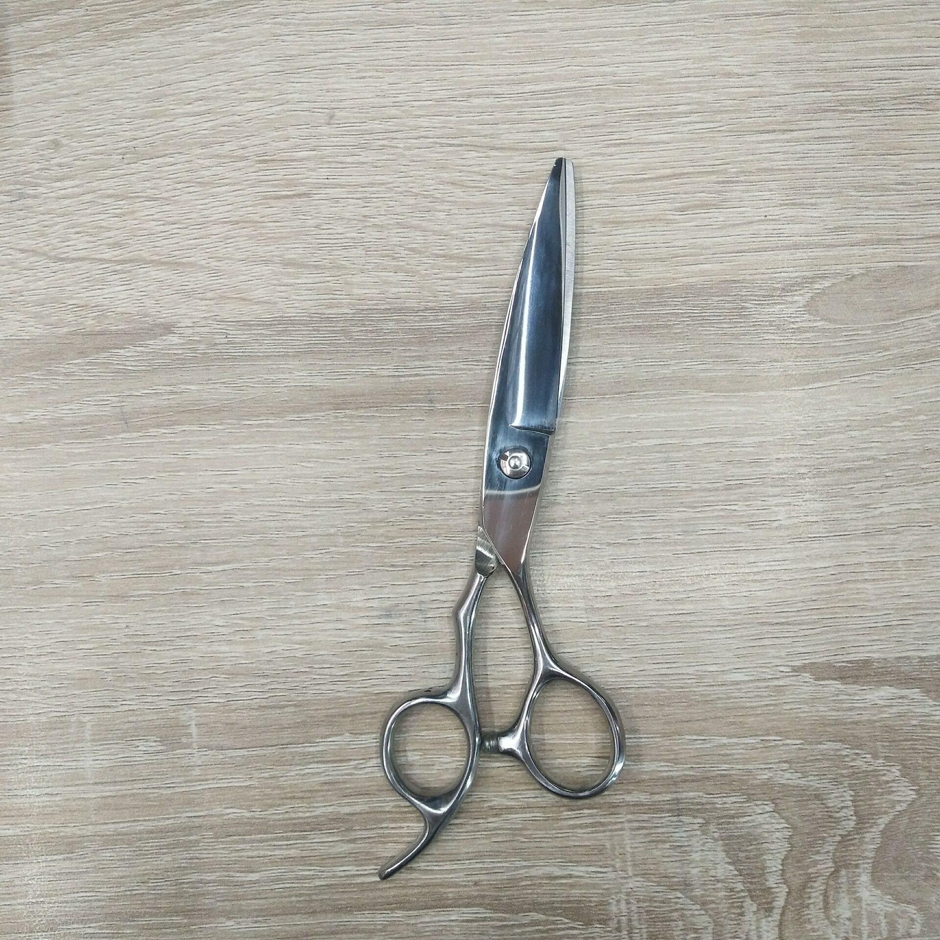 Gebogene Schere aus Edelstahl, flache Haarschere_voghion.com