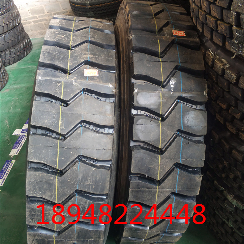 套顶翻新轮胎650/700/750R16 900/1000/1100/1200R20全钢丝货车胎