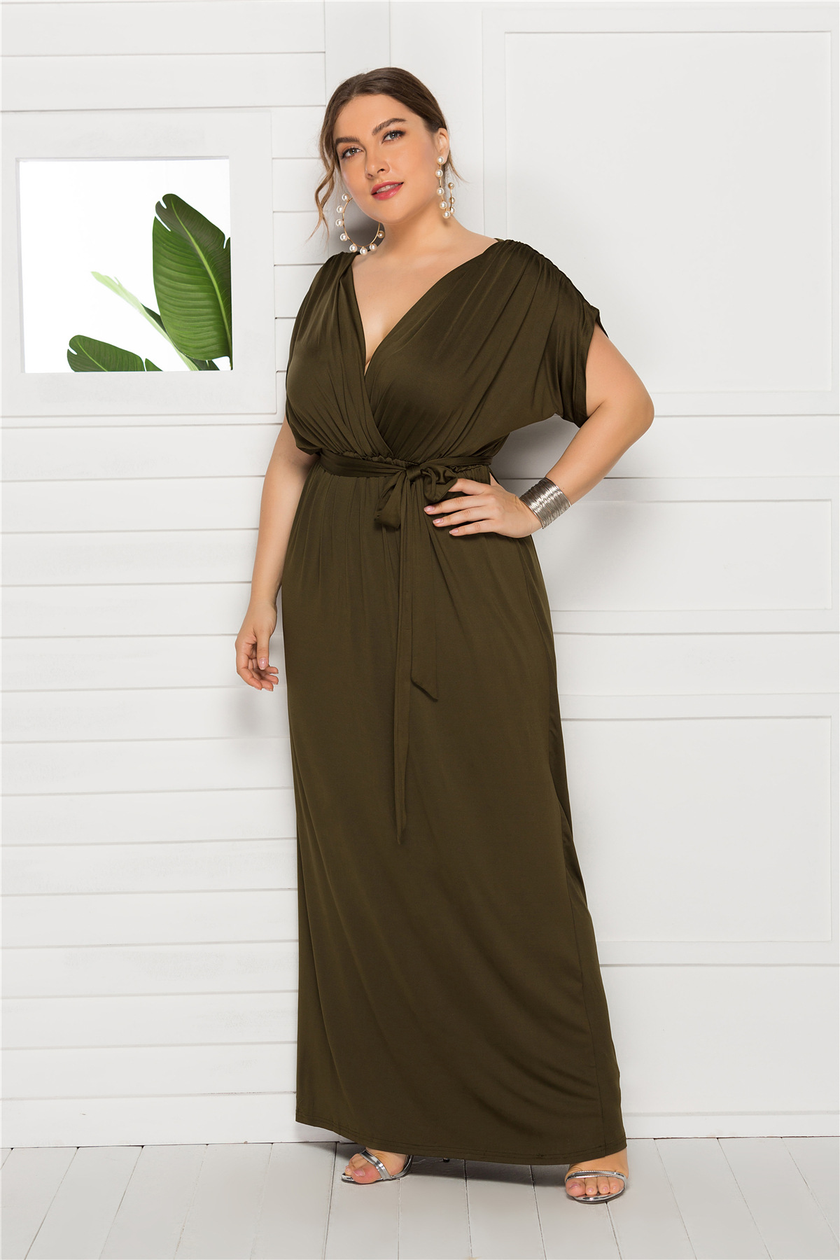 Vestido grande suelto con cuello en V y color sólido sexy más tamaño NSLM30324