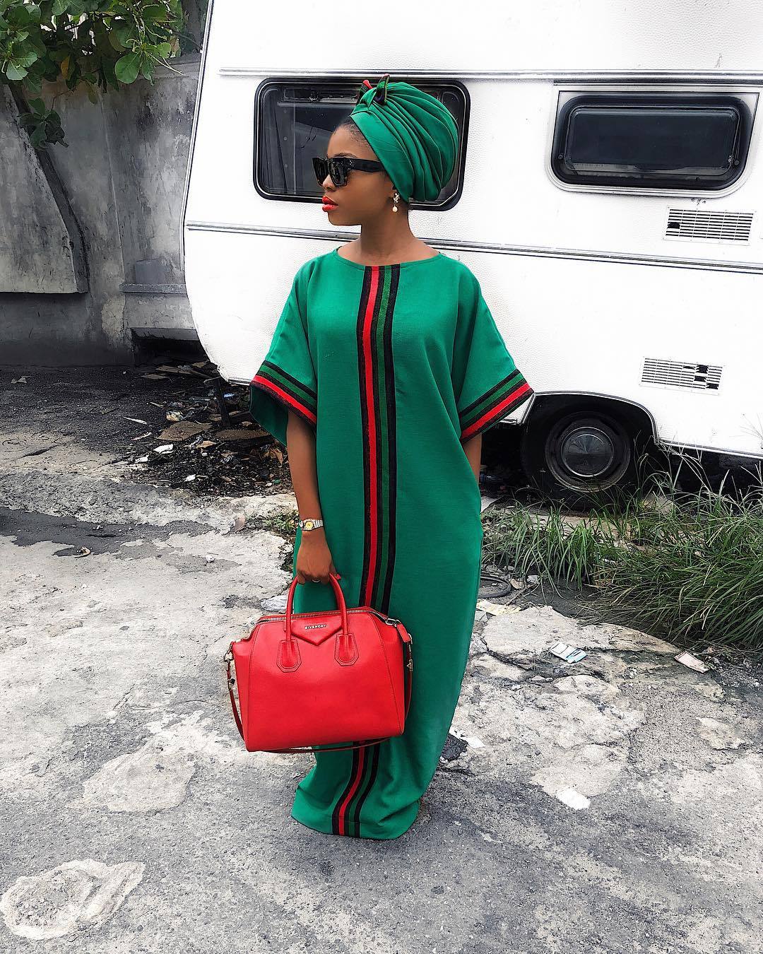 31076757_291240661412549_27830