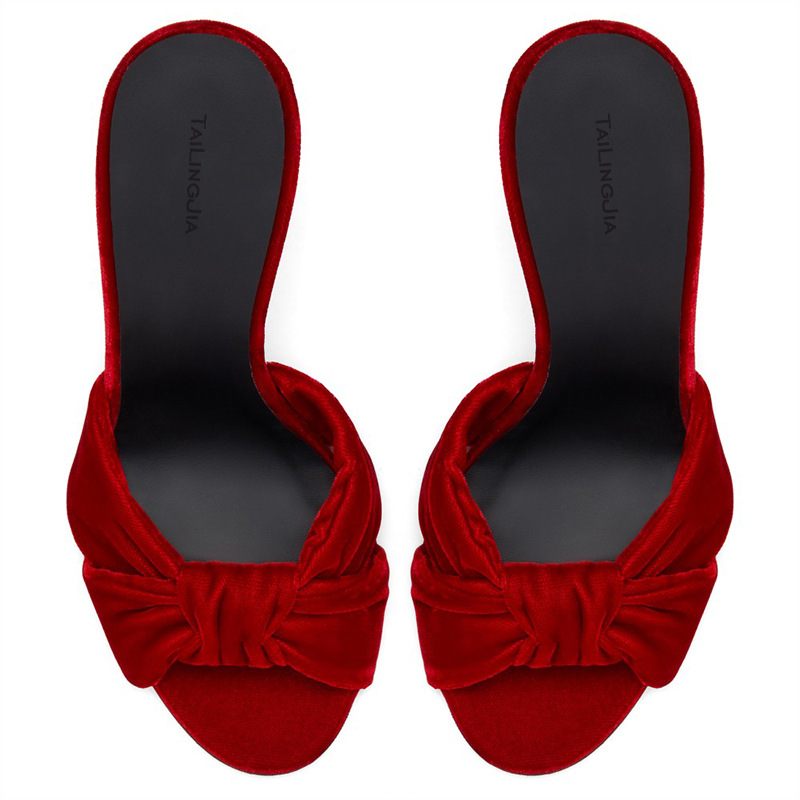 red heels (5).jpeg