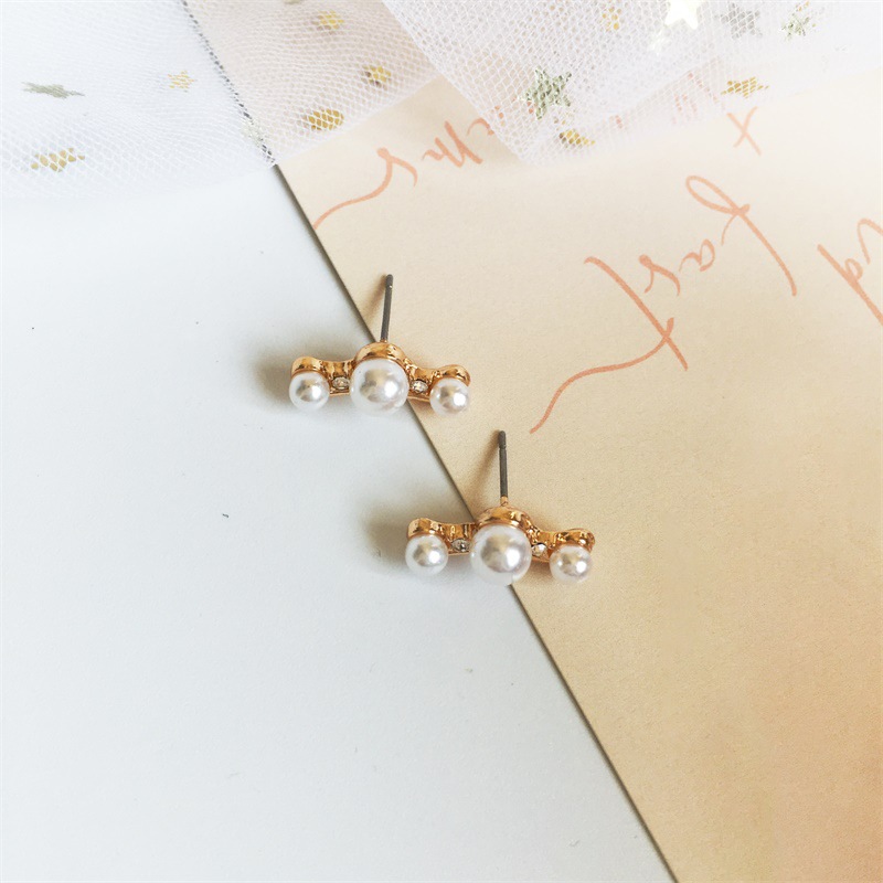 New Korean Hot-selling Curved Pearl Diamond Earrings Set  Wholesale display picture 5