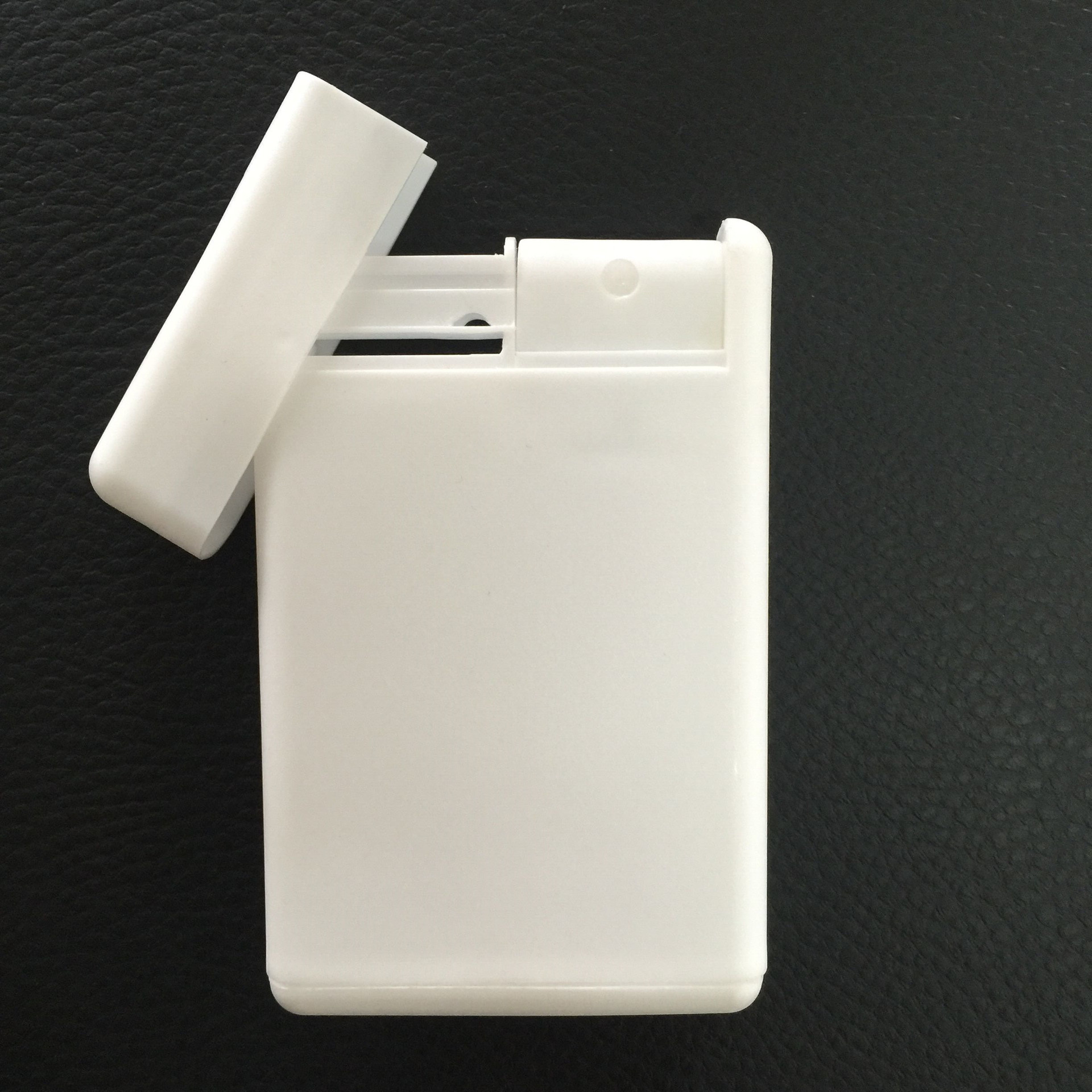 厂家 清洗液瓶卡片香水喷雾器 香水瓶20ml带罩信用卡片瓶喷雾瓶