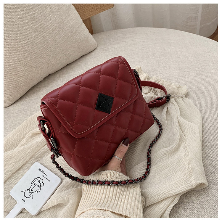 Ins Bolso Pequeño Femenino 2019 Nueva Moda Bolsa De Mensajero De Estilo Occidental Versión Coreana De La Bolsa De Cadena De Rombo De Textura Roja display picture 10