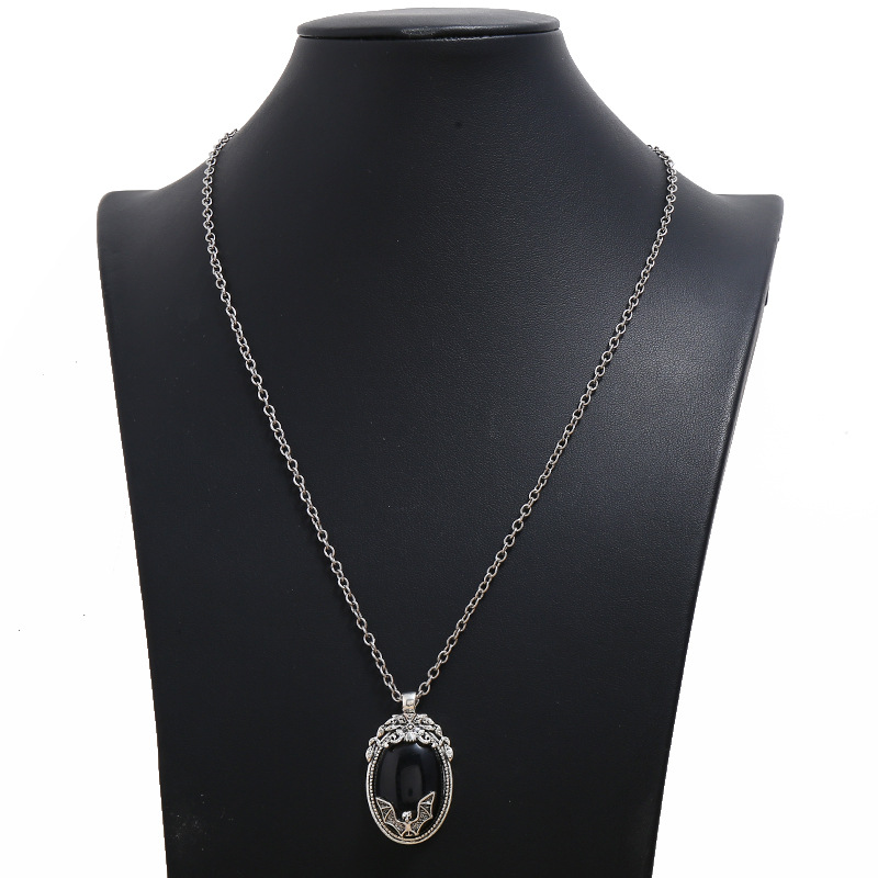 Bat Necklace Black Gem Pendant Necklace Unisex Alloy Sweater Chain Wholesale display picture 4
