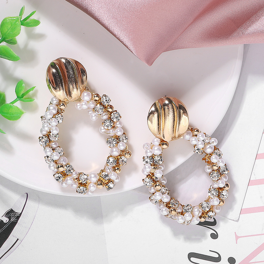 Alloy Diamond Pearl Beaded Earrings Atmospheric Oval Earrings Accessories display picture 7