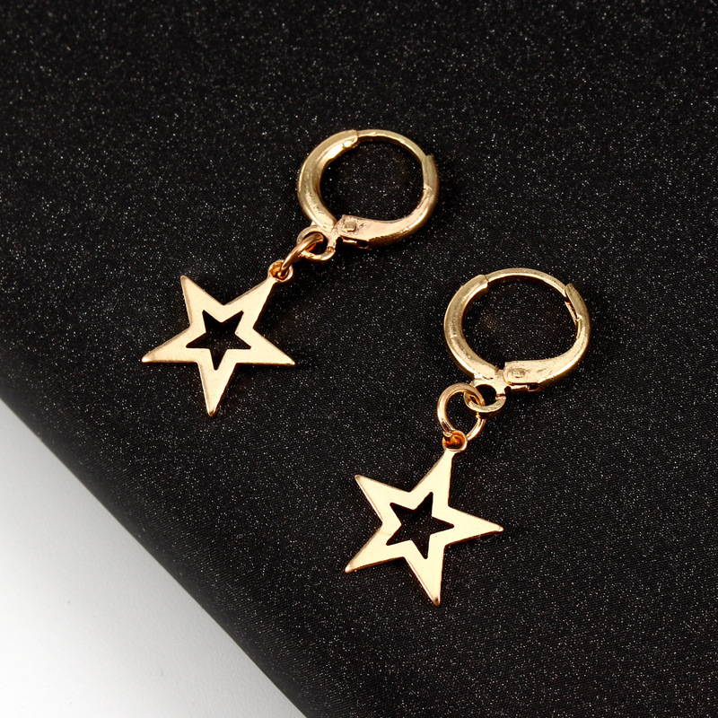 Korean Simple Hoop Earrings Women's Cute Personality Hollow Out Five-pointed Star Alloy Pendant Ear Ring Xingx Ear Clip Cross-border display picture 4