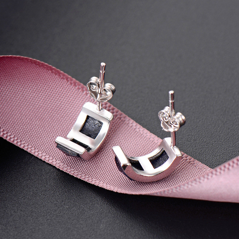 S925 pendientes de plata Corea del Sur Dongdaemun pendientes de moda simple todo partido dulce fresco pendientes al por mayor