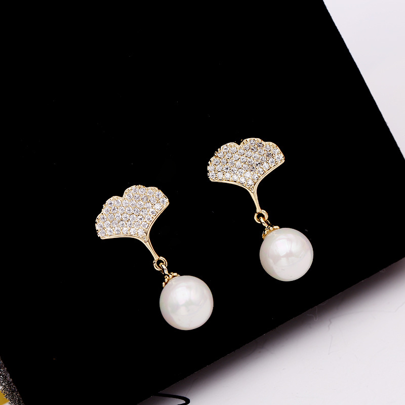 Ginkgo Leaf Zircon Pendientes S925 Silver Needle Pearl Stud Aretes Para Mujer display picture 1