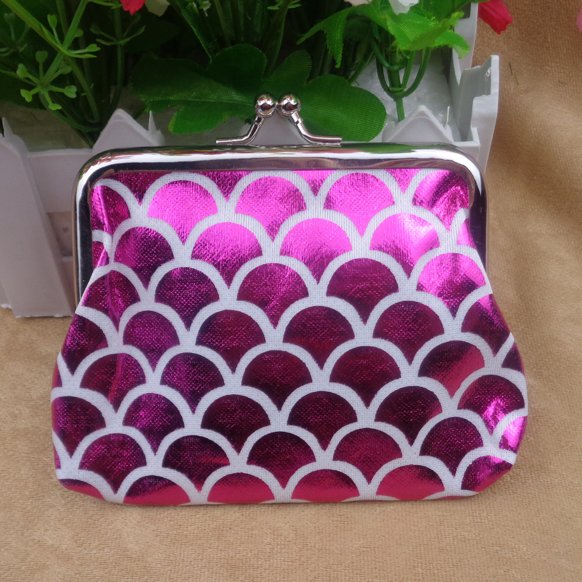 52g Weight Clasp Frame Closure Type Coin Purse Bags Type Casual, Daily Occasion PVC Material Fish Scales Pattern All Seasons Season Women's Gender Casual Style Shell Shape Women's Fish Scales PVC Clasp Frame Coin Purses 3