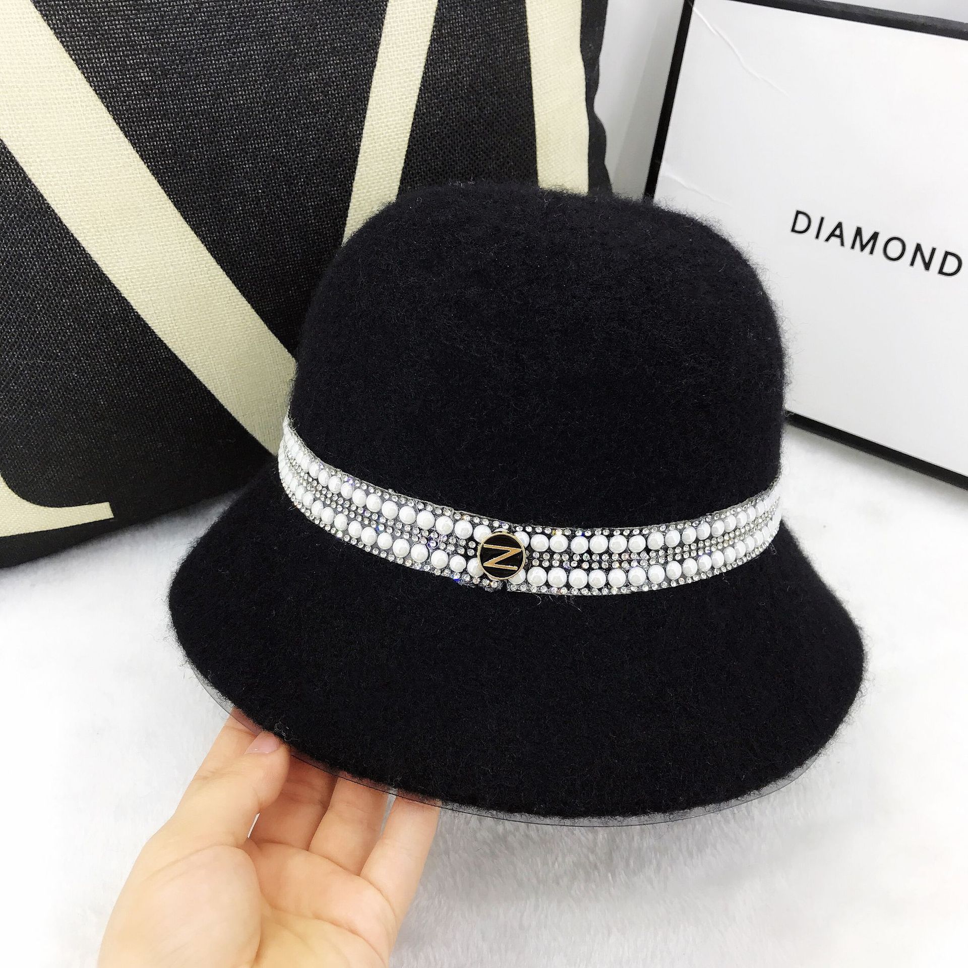 Chapeau de bassin en cachemire d'automne et d'hiver élégant style célébrité perle strass mode rétro chapeau thermique britannique_voghion.com