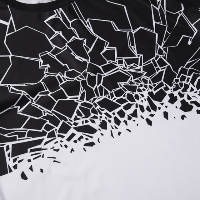 New Type T-shirt with 3-D Broken Pattern Printing and Loose 