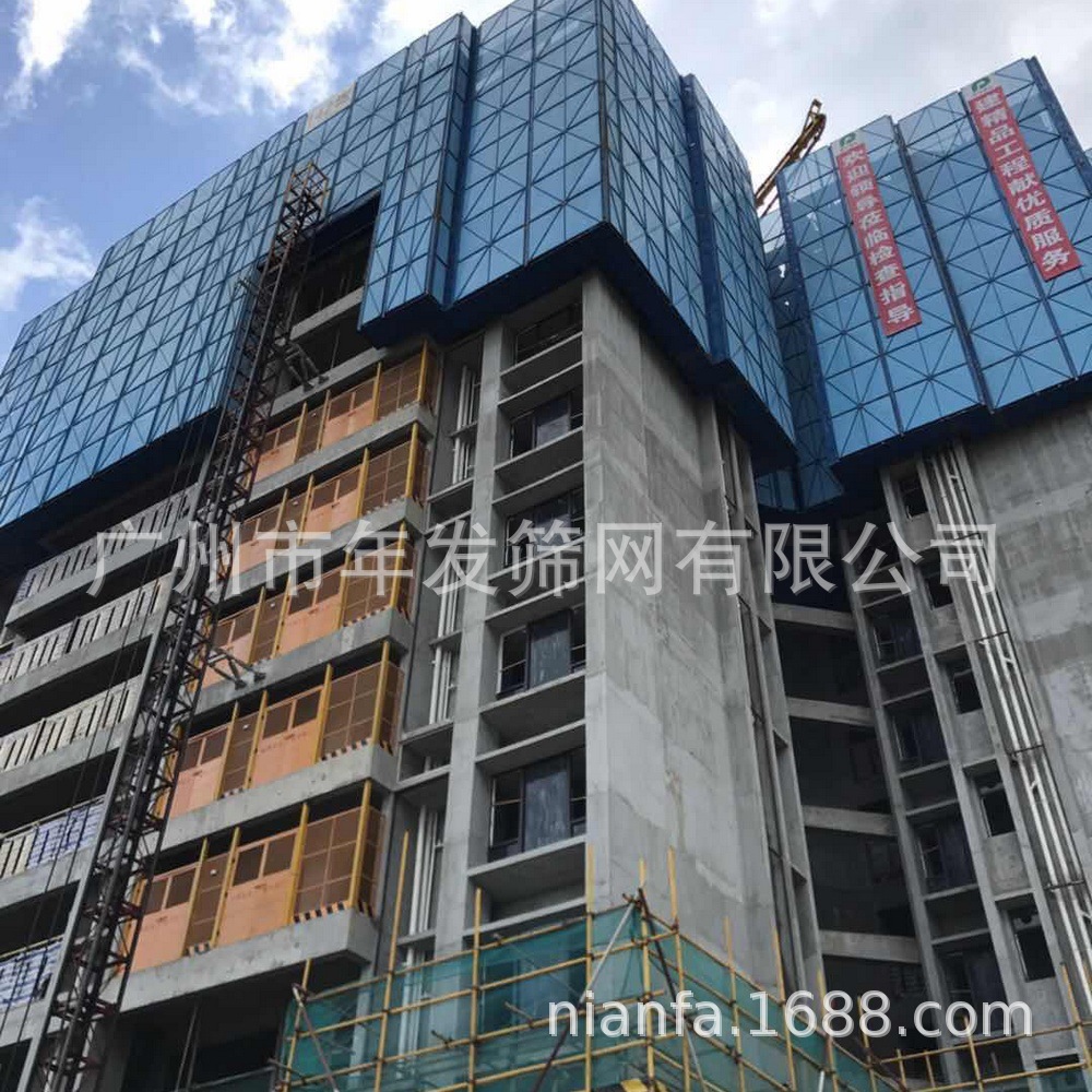 现货直销安全爬架网 蓝色镀锌板外墙防护板  建筑施工楼层爬架