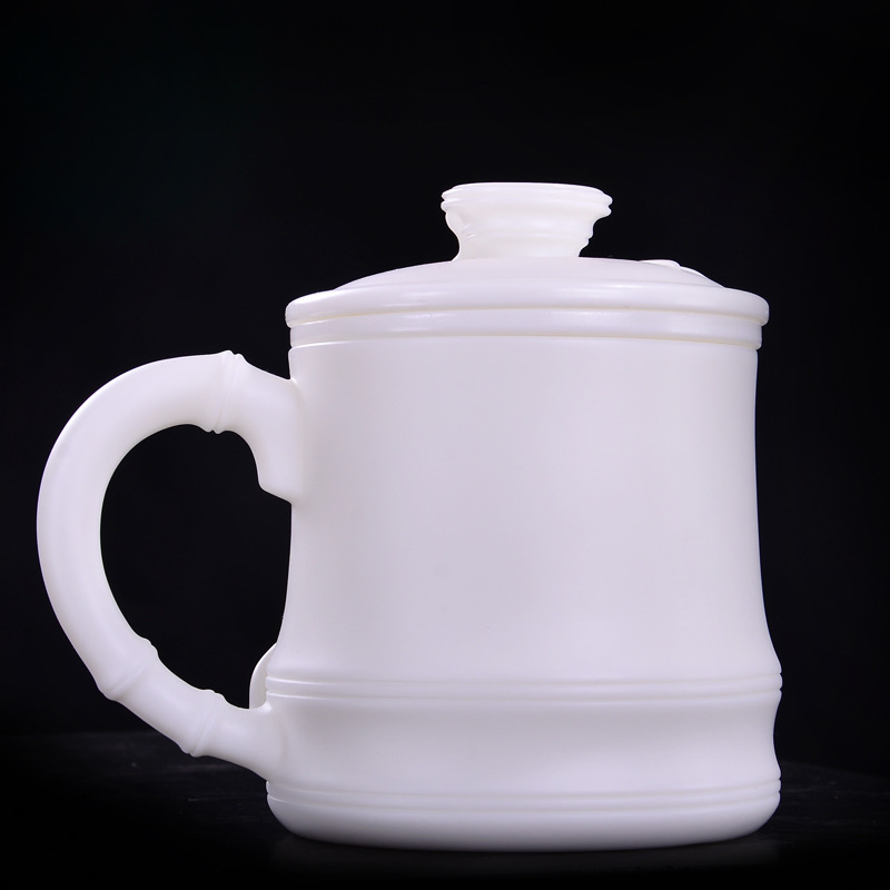 Winjiang hecho a mano dehua porcelana blanca Oficina taza de agua cerámica con tapa filtro té personal regalo negocios letras