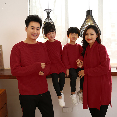 Family of three or four parent-child outfits, family outfits, four-year-old parent-child outfits, mother-daughter, mother-son, and father-son outfits, red parent-child sweaters