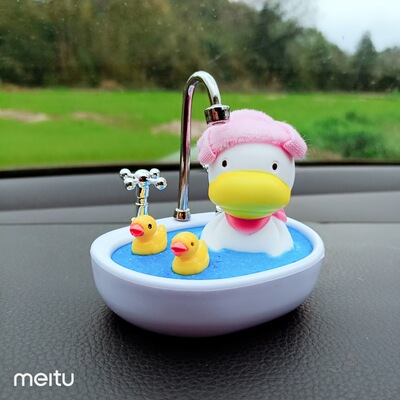 新款创意汽车香水内饰 DIY迷你浴盆洗澡鸭脂肪君车载摆件香薰石膏