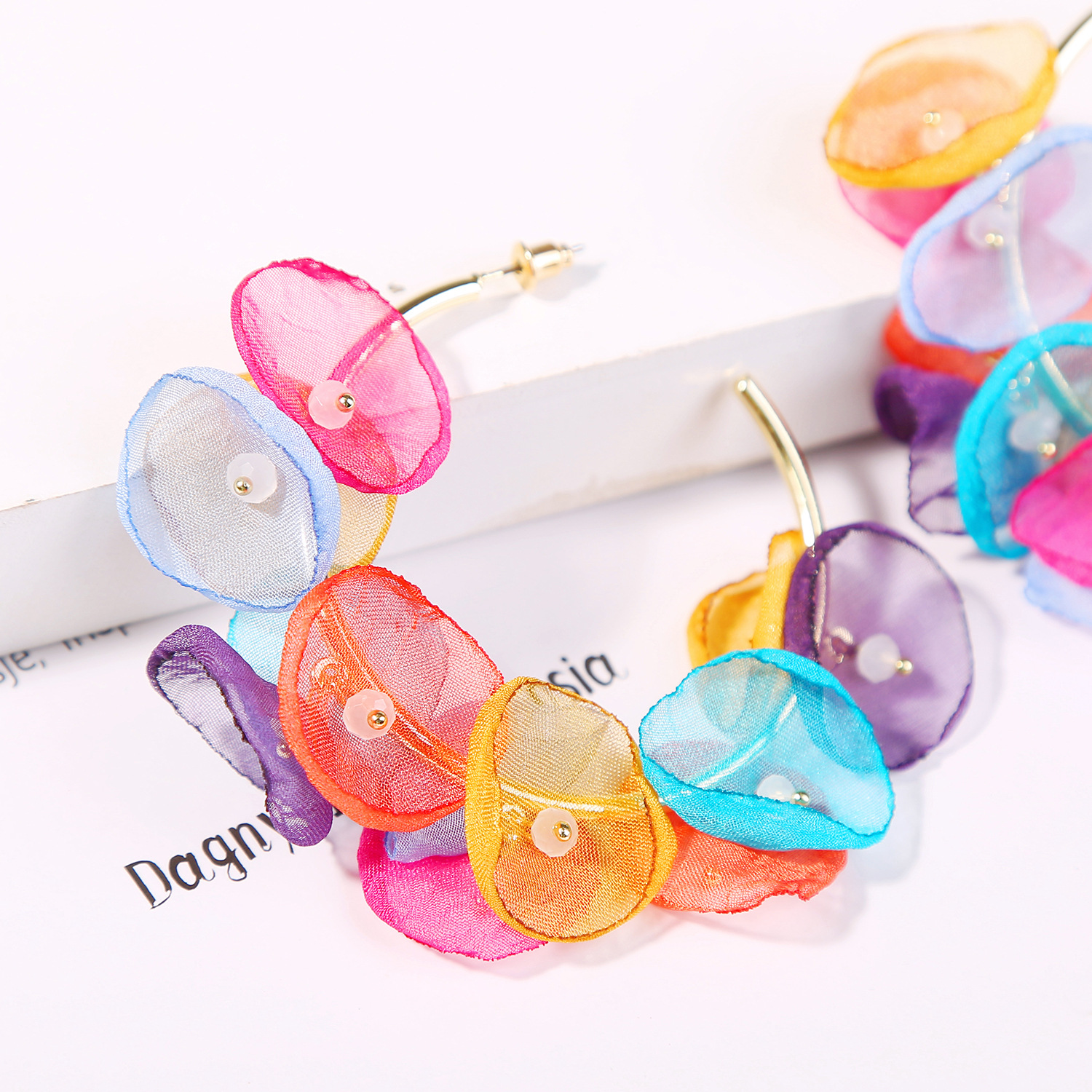 1 Pair Irregular Flower Ethnic Style Classic Style Artificial Crystal Drop Earrings display picture 20