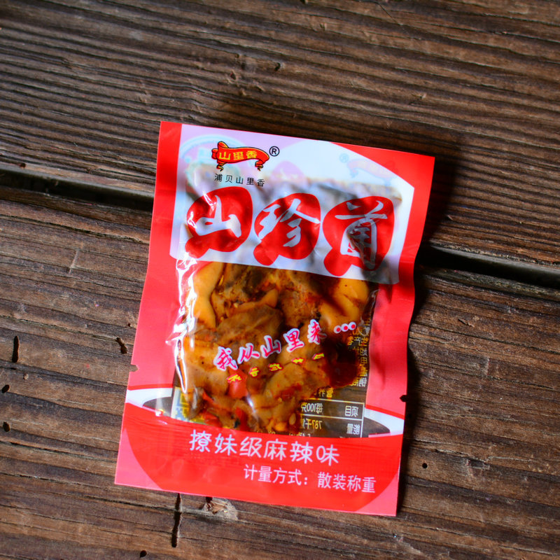 散称麻辣味山珍菌 云南特产食用菌 油炸牛肝菌批发