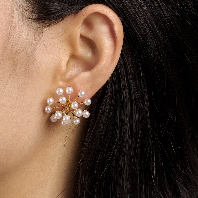 S925 Silver Needle Korean Simple Pearl Flower Fashion Earrings Wholesale Nihaojewelry display picture 3