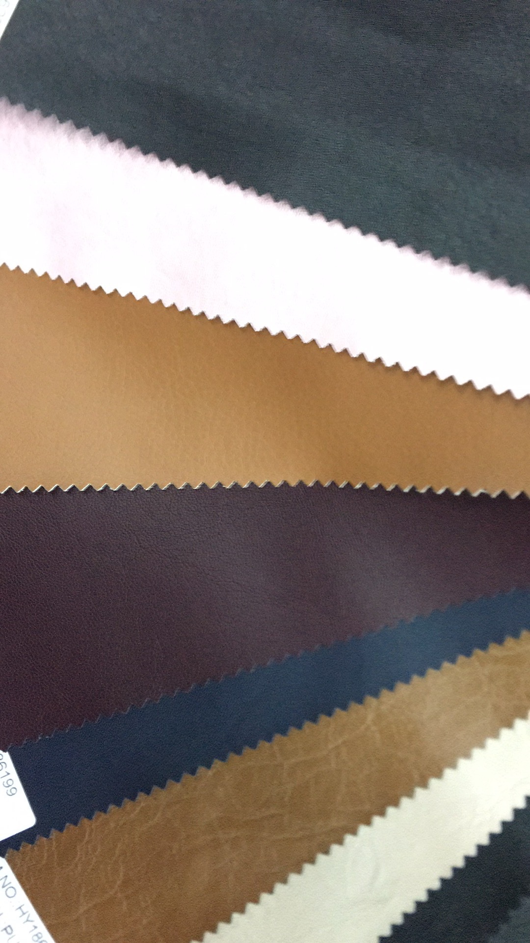 PU服装革 皮夹克 时款皮衣革 包边料clothing leather