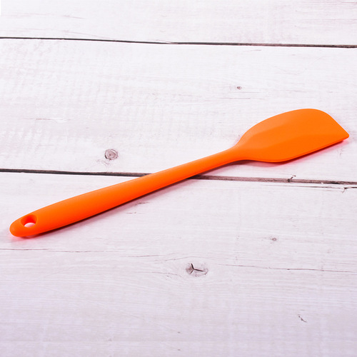 A one-piece all-silicone cream cheese spatula and cake decorating tool with a scraping and stirring function.