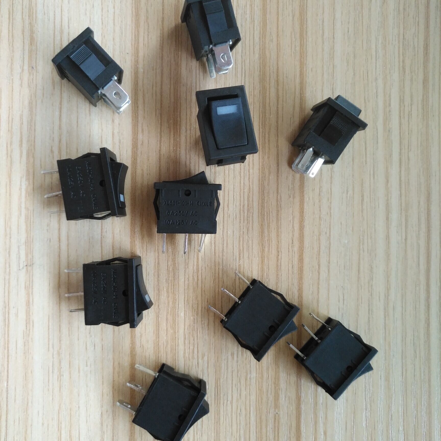 供应船型开关KCD1-B2-101L91BBA翘板开关