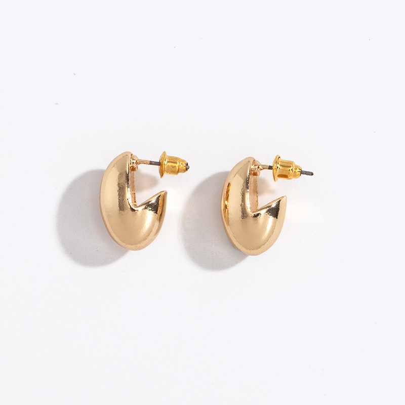 Korea Simple Texture Curved Water Drop Metal Wild Short Earrings For Women display picture 2