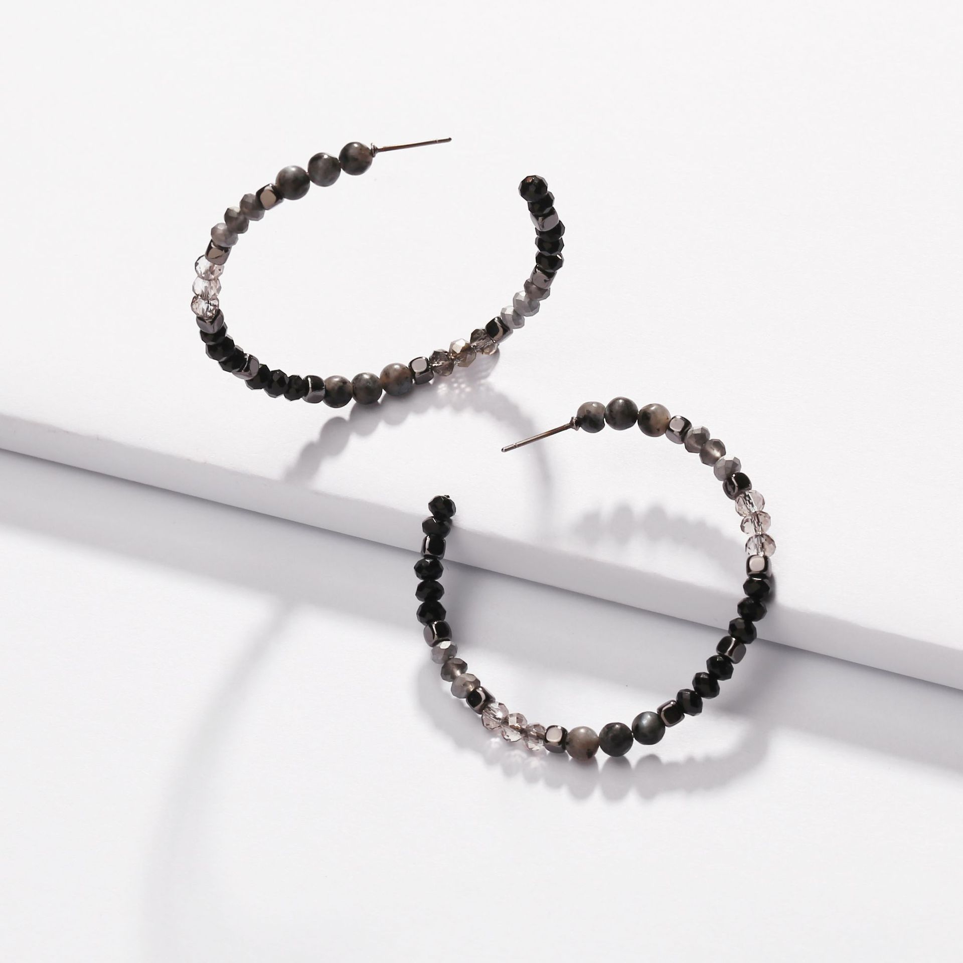 Qingdao Daiwei Europäische Und Amerikanische Ohrringe Schmuck C-ring Kristall Original Stein Perlen Frauen Ohrringe Neue Ohrringe display picture 3