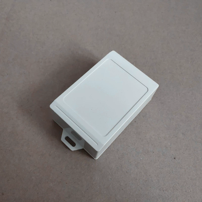 Производитель поставляет пластиковую распределительную коробку с самопряжкой, корпус из микропластика, настенный корпус YF-07