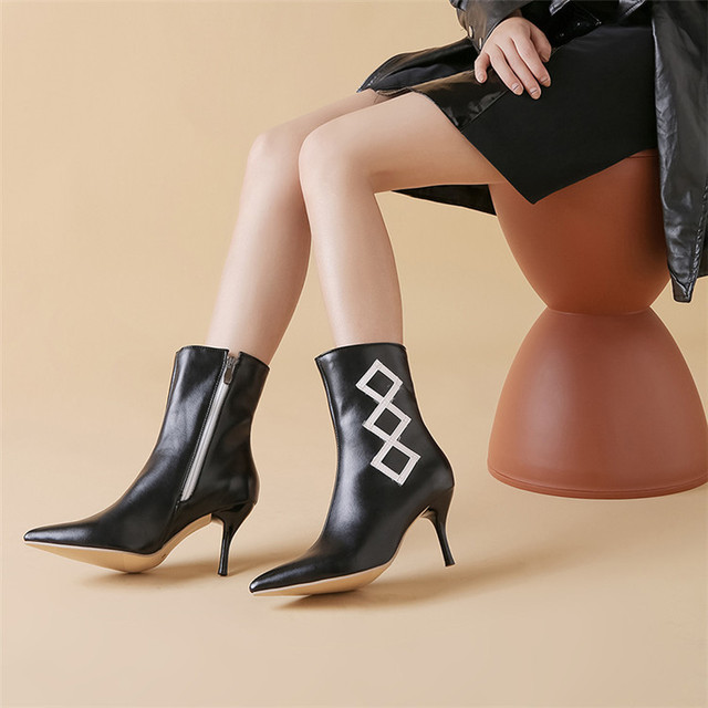 New shoes in autumn and winter women’s Stiletto High Heels women’s Korean fashion short boots