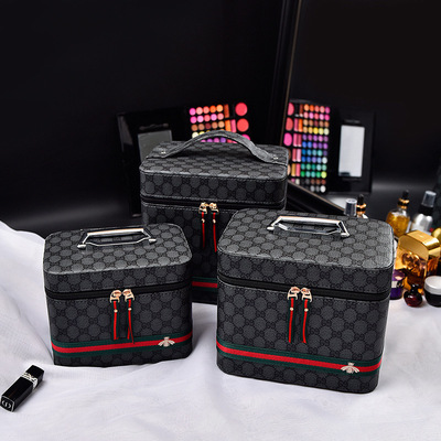 新款化妆包大小号容量便携化妆品收纳包包袋源头厂家外贸出口跨境