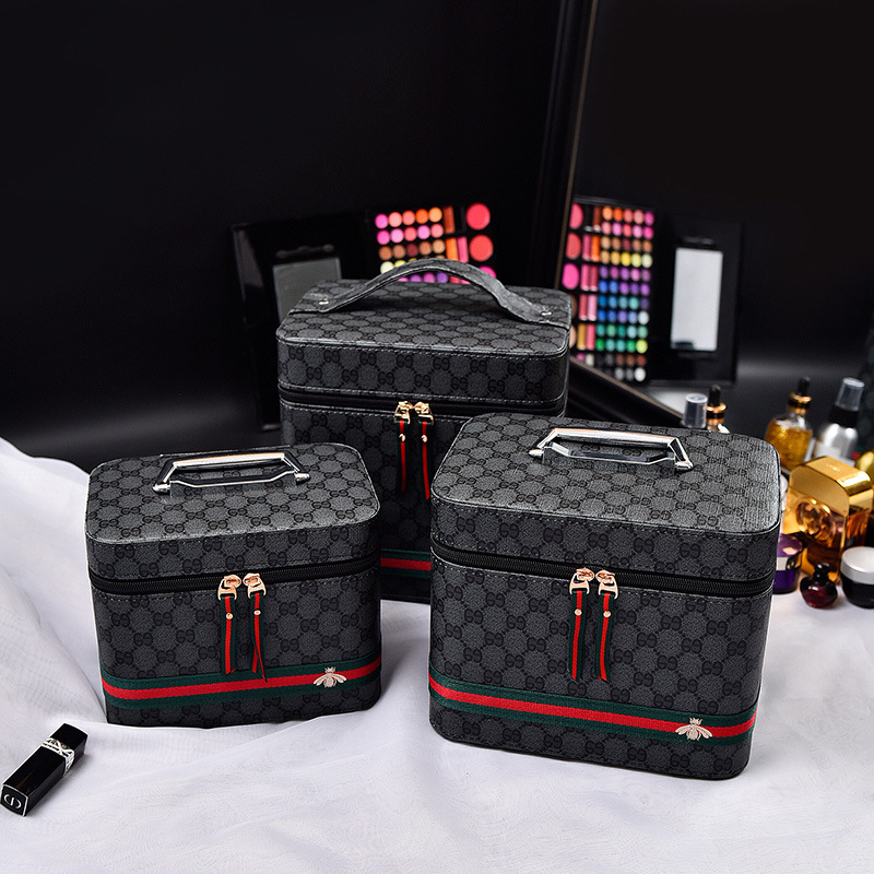 新款化妆包大小号容量便携化妆品收纳包包袋源头厂家外贸出口跨境
