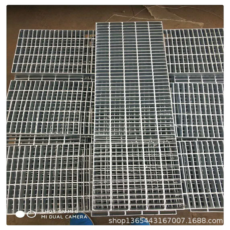 厂地货源镀锌钢格板   金属栅格板价格  