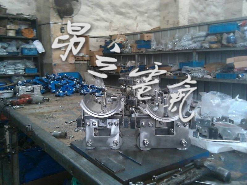 304不锈钢电缆牵引车 固定挂线架 GHC-Ⅱ中间电缆滑车 工字钢小轮