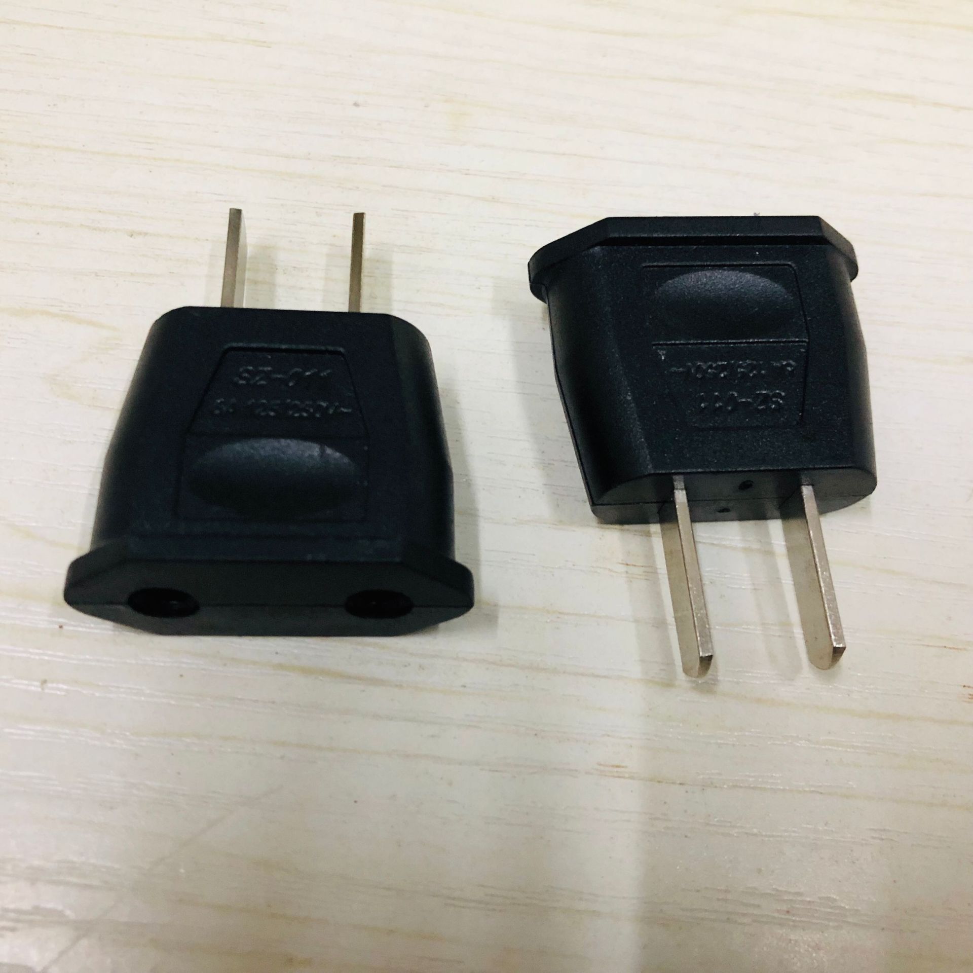 Pequeño estándar europeo transfronterizo, estándar de EE. UU., Conector de conversión estándar de Australia, adaptador de viaje redondo a plano, convertidor de toma de corriente de dos orificios image 13