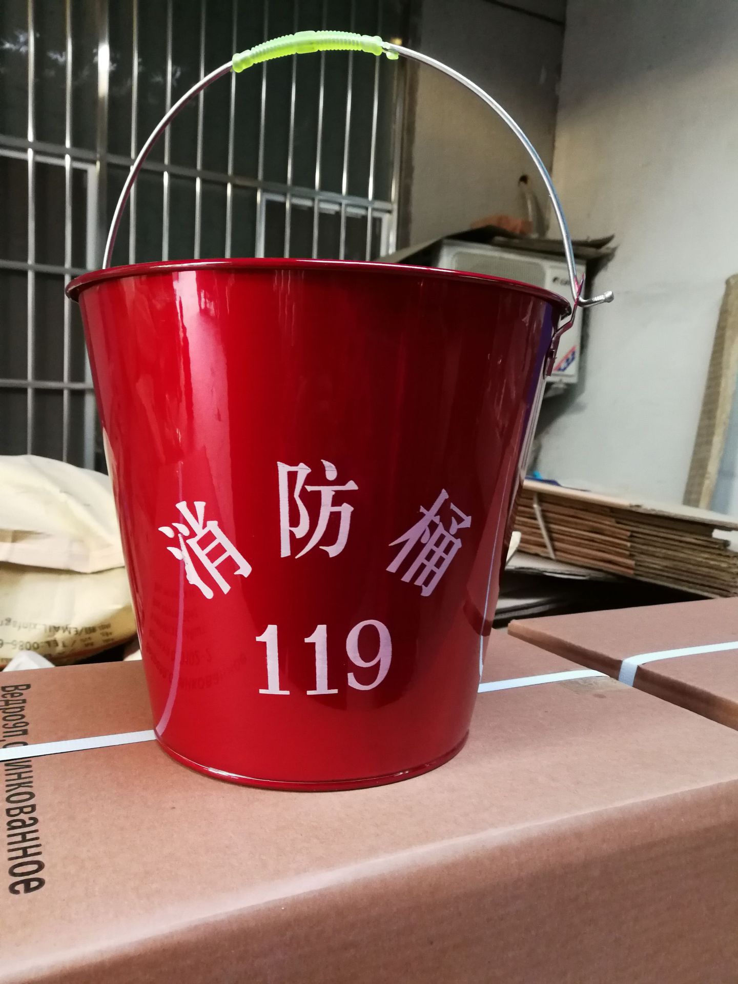 厂家供应消防桶可定制消防沙桶消防专用扑火工具圆形喷塑消防器材