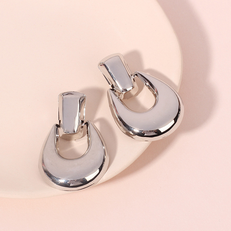 Glossy Metal Exaggerated Geometric Large U-shaped Earrings For Women Nihaojewelry display picture 6