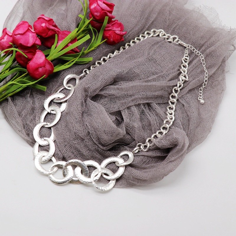 Fashion Short Trend Chain Buckle Necklace Clavicle Chain Matte Silver Gold Necklace display picture 4
