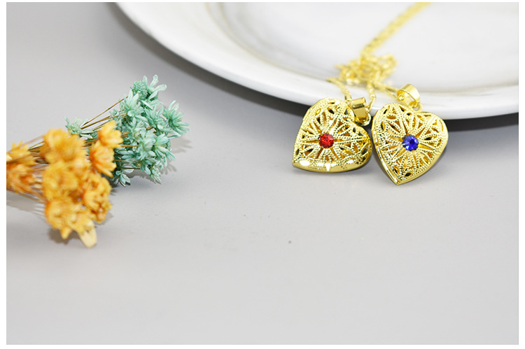 Jewelry creative DIY display couples, necklaces for men and women, photo box, environmentally friendly pendant, Sichen_voghion.com