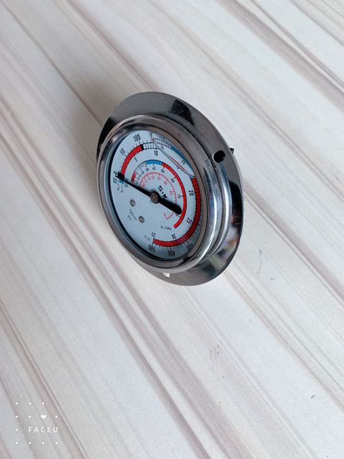 龙游亿佳专业销售各种规格压力表 Y60轴向带法兰充油压力表