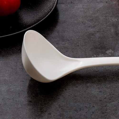 Creative home restaurant kitchen long handle large plastic PP soup spoon spoon porridge spoon kitchen utensils factory direct sales